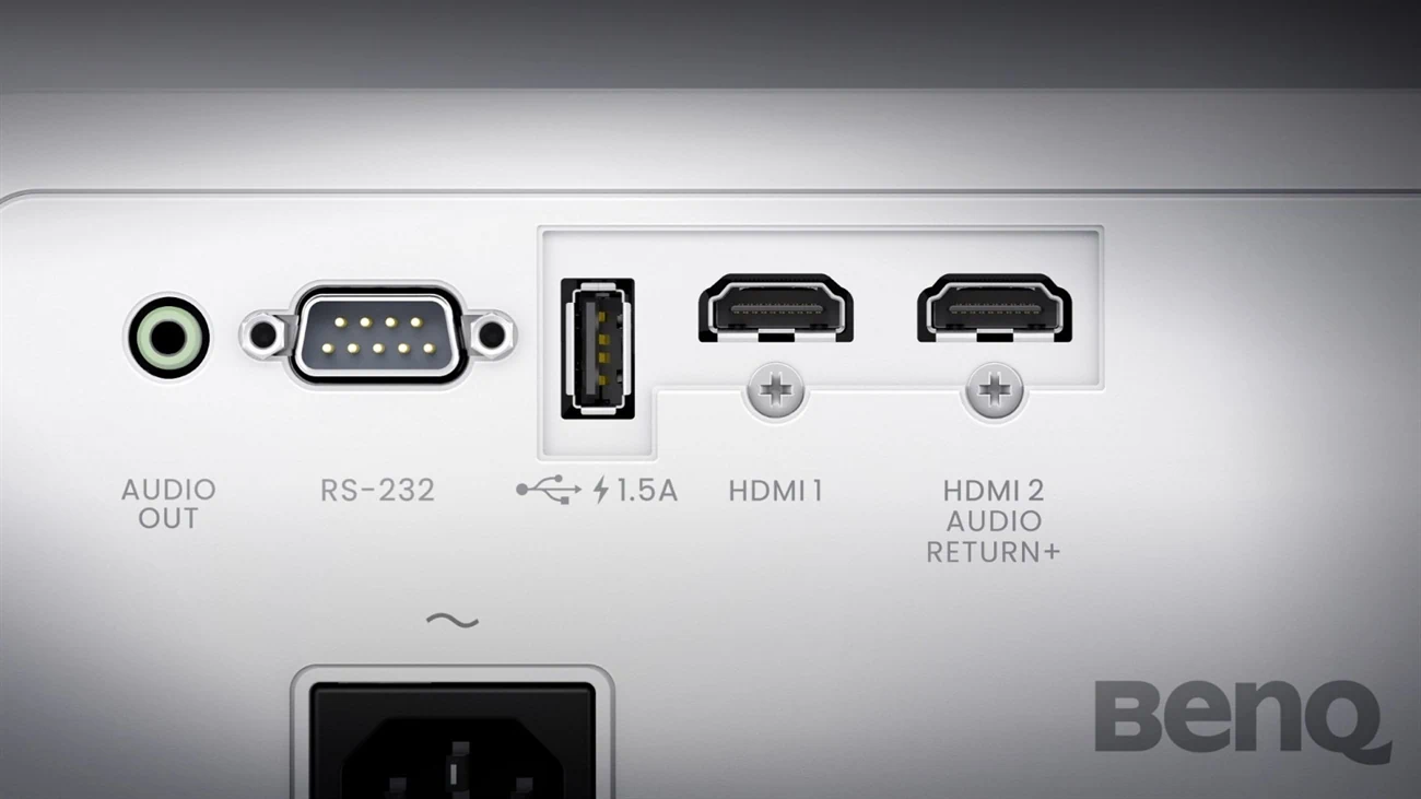 חיבורי HDMI ויציאות שמע במקרן BenQ TK710